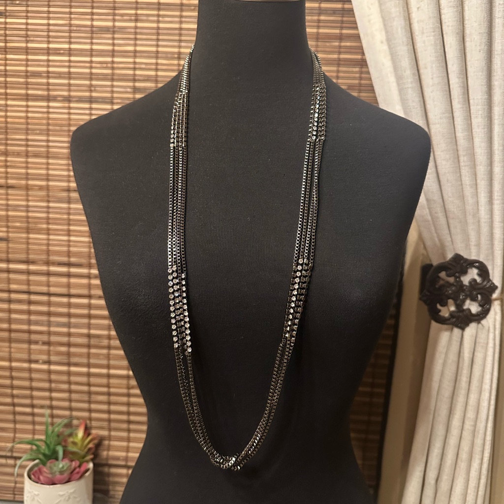 Elegant Black And Crystal Necklace 20$